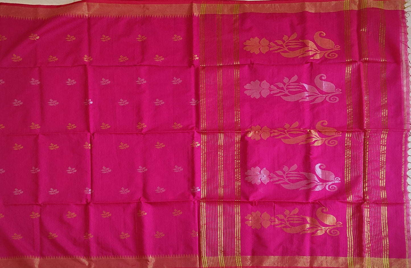 Pradip Fabrics Woven Soft Handloom Pink Color Saree
