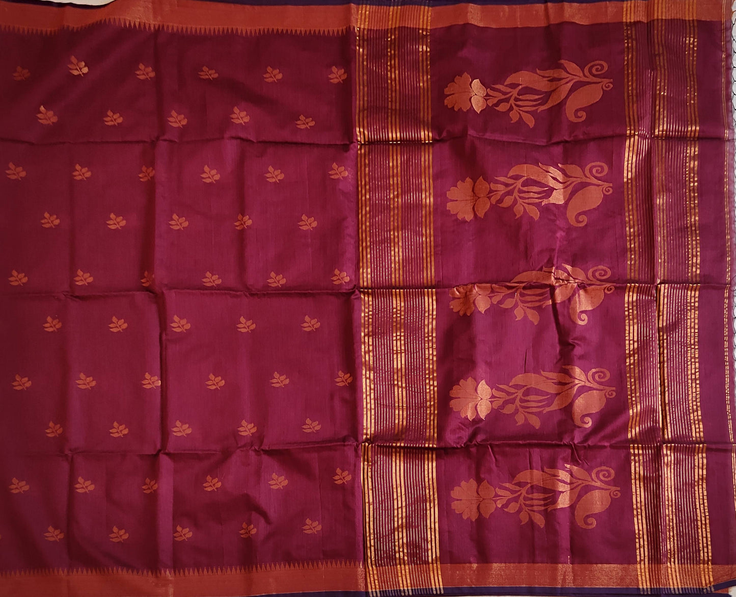 Pradip Fabrics Woven Soft Handloom Maroon Color Saree