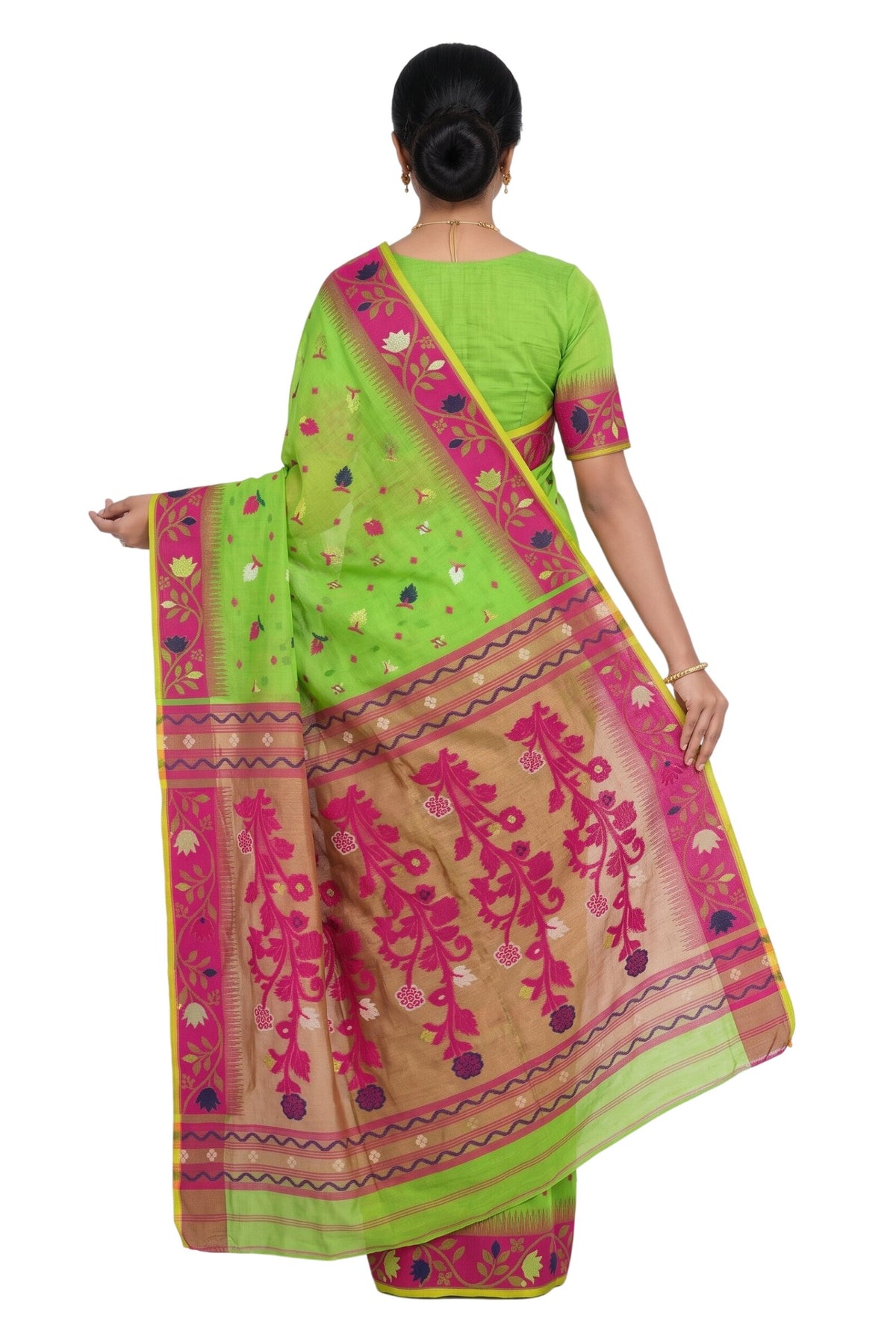 Pradip Fabrics Women's Handwoven Jamdani Saree with All-Over Floral Motifs