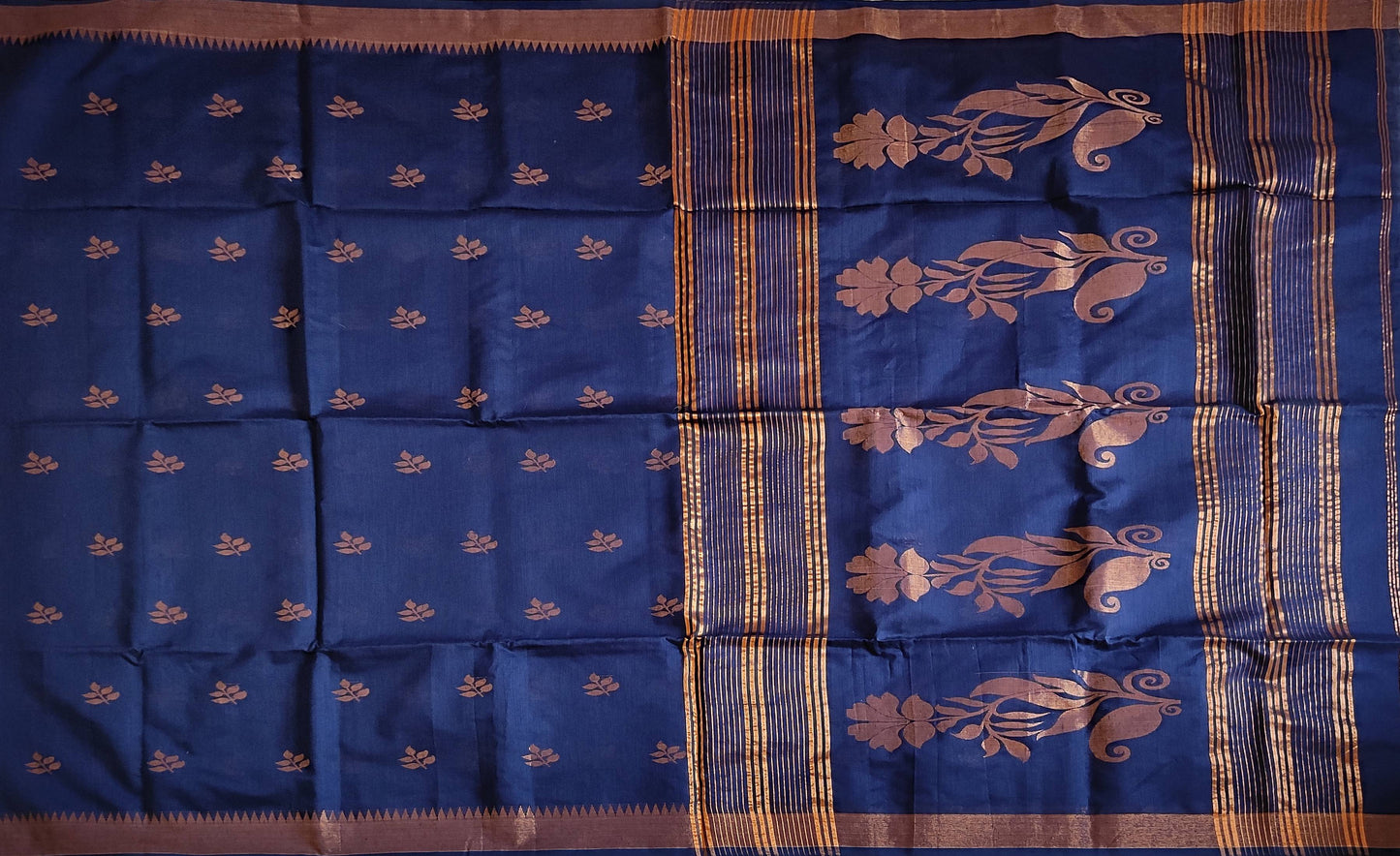 Pradip Fabrics Woven Soft Handloom Dark Blue Color Saree