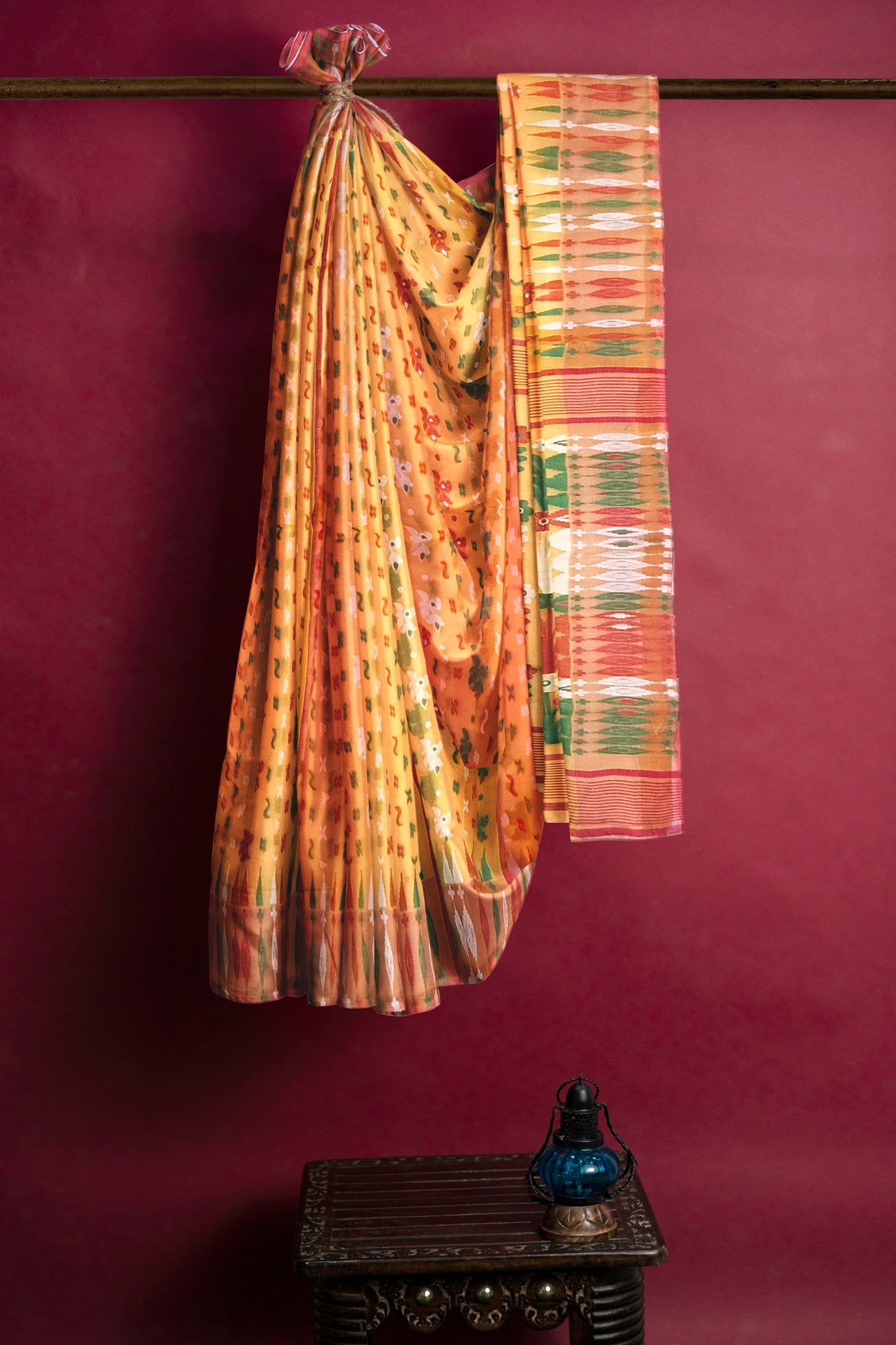 Mina Par Hajar Buti Saree